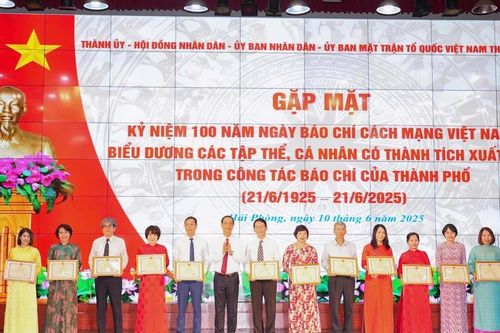 Hải Phòng: Biểu dương tập thể, cá nhân có thành tích xuất sắc trong công tác báo chí