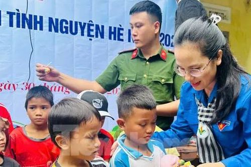 Lan tỏa yêu thương, thắp sáng vùng cao