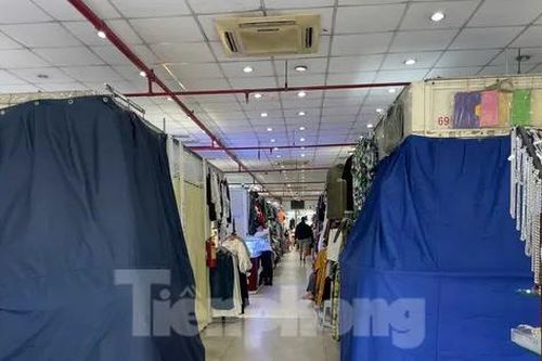 Cảnh chưa từng thấy tại những 'thiên đường mua sắm' ở TPHCM
