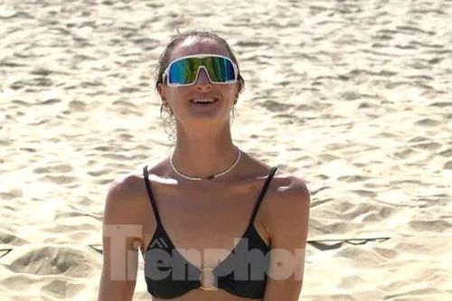 Bãi biển Đà Nẵng toàn khách Tây 'phơi mình'