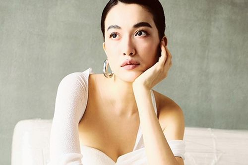 Á hậu Lệ Hằng tự tin khoe sắc vóc tuổi 32