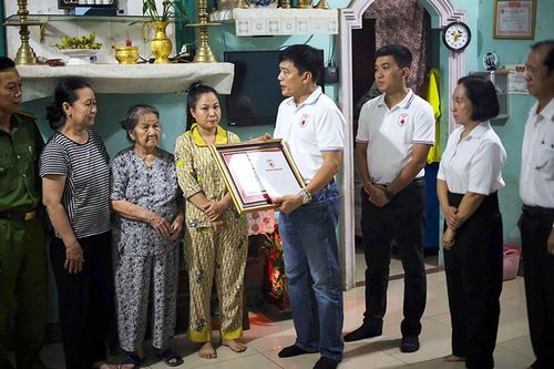 Tri ân người lính đặc công hy sinh cứu sống 3 cháu nhỏ