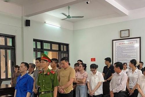 Tổ chức cho người khác xuất cảnh trái phép, 13 bị cáo lĩnh án