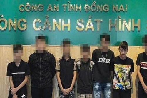 Tạm giữ 3 đối tượng trong nhóm thiếu niên vác dao chém người giữa đêm