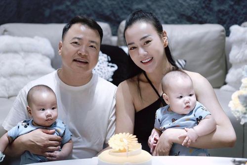 Shark Bình và Phương Oanh khoe 'cột mốc' mới
