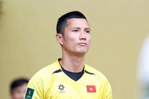 HLV Chu Đình Nghiêm nói thẳng về phong độ thủ môn Đình Triệu ở ĐTVN