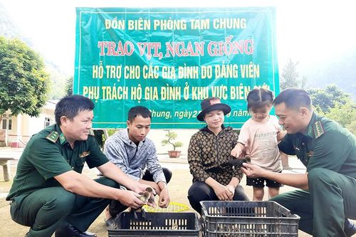 Chiến sĩ quân hàm xanh 'dân vận khéo' trên vùng biên cương