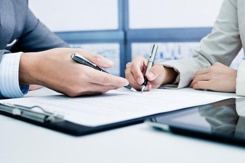 Những tiêu chuẩn để doanh nhân được ký hợp đồng làm nhiệm vụ của công chức lãnh đạo, quản lý