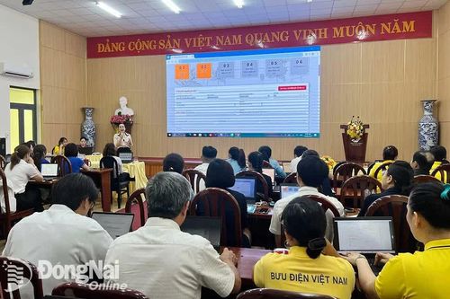 Tập huấn nghiệp vụ cho các điểm hỗ trợ dịch vụ công trực tuyến