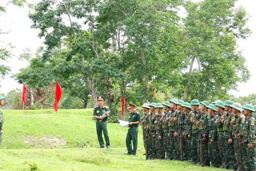 Hội thi cán bộ trung đội trưởng huấn luyện kỹ thuật chiến đấu bộ binh giỏi