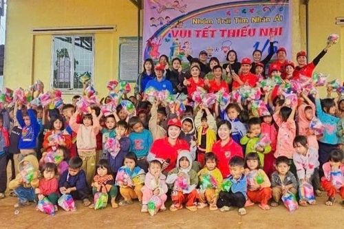 Nhóm thiện nguyện Trái tim nhân ái: Cầu nối gắn kết yêu thương
