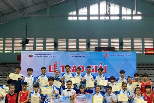 Trao 18 bộ huy chương Giải vô địch Kickboxing miền Trung-Tây Nguyên lần thứ III năm 2025