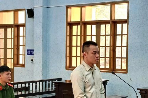 Cầm dao chém bạn vì nhậu mà không mời, lãnh 13 năm tù