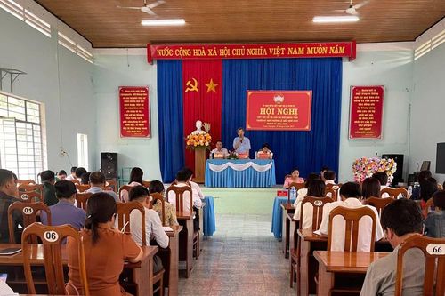 Đại biểu Hội đồng nhân dân tỉnh Gia Lai tiếp xúc cử tri thị xã Ayun Pa