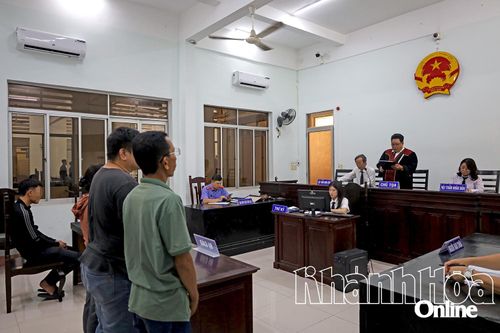 Tổ chức cho người khác trốn đi nước ngoài, 3 bị cáo hầu tòa