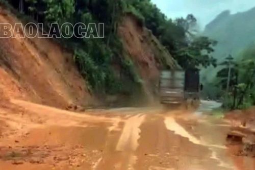 Quốc lộ 279 đoạn Phố Ràng - Nghĩa Đô xuất hiện nhiều điểm sạt lở gây mất an toàn giao thông