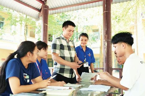 Nguyệt Quế Đỏ và Olympia RĐ