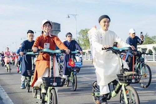 Lan tỏa nét đẹp áo dài