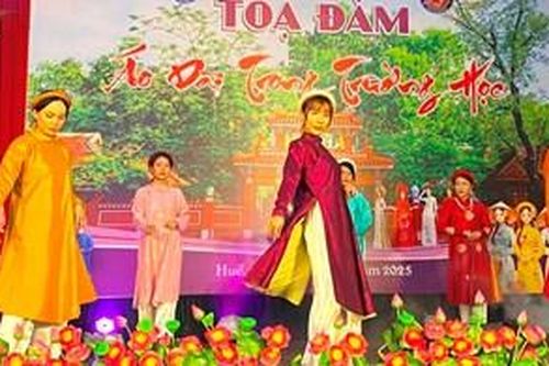 'Áo dài trong trường học'
