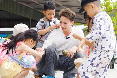 S.T Sơn Thạch lần đầu làm bố chăm sóc 5 con trong Bố ơi mình đi đâu thế?