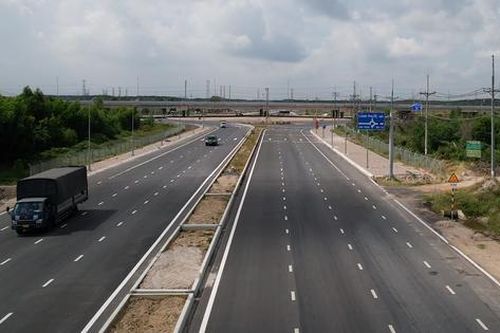 Thi công chặng cuối đường 5,2km kết nối hai tuyến cao tốc và cảng Phước An