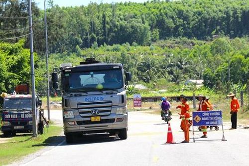 Quảng Ngãi: Sơn vạch giảm tốc hàng trăm tuyến đường đấu nối với quốc lộ