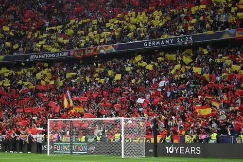 Cổ động viên tử vong trong trận chung kết Nations League