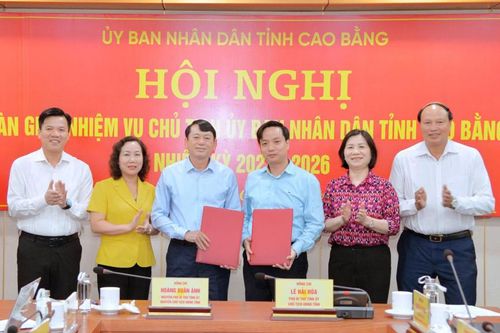 Hội nghị bàn giao nhiệm vụ Chủ tịch UBND tỉnh nhiệm kỳ 2021 - 2026