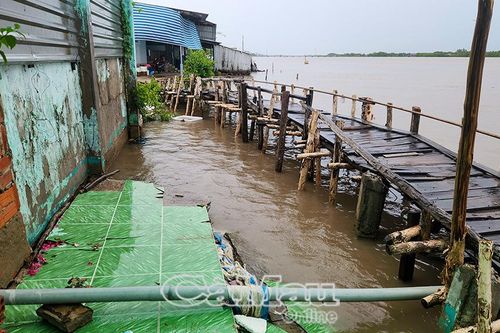 Nỗi lo mùa sạt lở