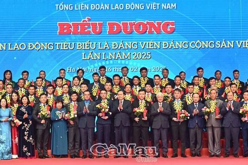 Nữ đảng viên - công nhân tiêu biểu toàn quốc