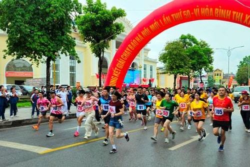 Sơn Tây: Hơn 150 vận động viên tham gia Giải chạy Báo Hànôịmới mở rộng lần thứ 50