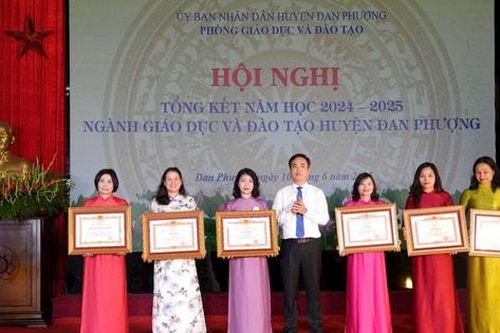 Huyện Đan Phượng khen thưởng nhiều tập thể, cá nhân ngành Giáo dục và Đào tạo