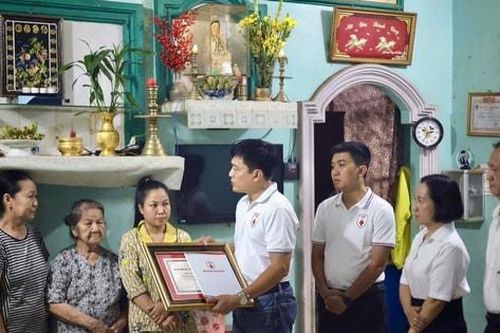 Đồng Nai: Tri ân chiến sĩ đặc công hy sinh để cứu 3 cháu nhỏ thoát đuối nước