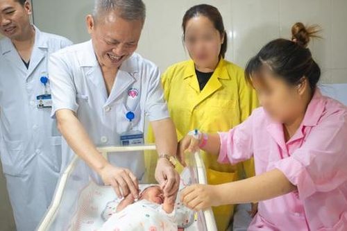 Viết tiếp câu chuyện cổ tích về cô gái mắc bệnh tim bẩm sinh, chỉ có 1% hy vọng cách đây 13 năm, vừa vượt cạn thành công