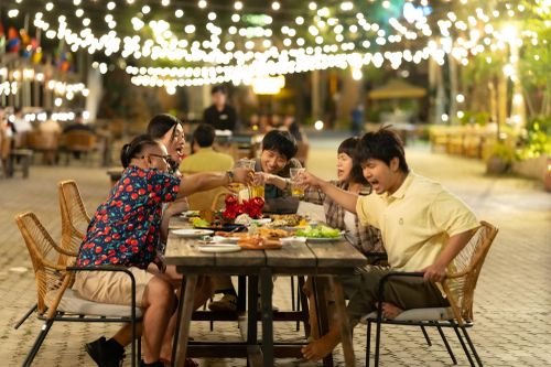 Phim hợp tác Việt - Hàn 'Mang mẹ đi bỏ' công bố thêm nhiều gương mặt Việt