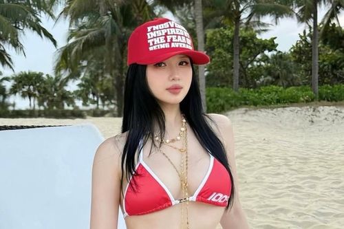Tâm Tít, Hạnh Sino gợi cảm với bikini