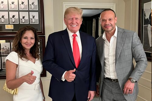 Đồng minh của ông Trump gặp khó