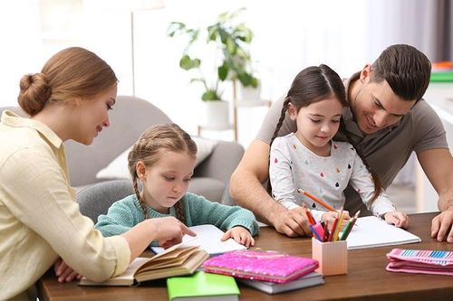Vì sao khi nuôi con cha mẹ cần có uy quyền?