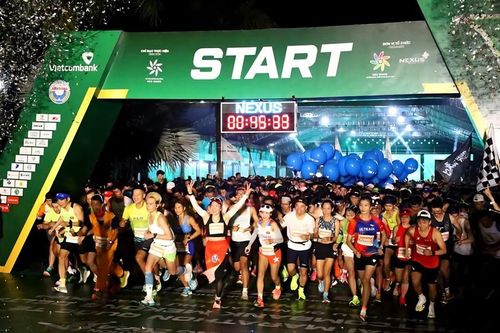 Khoảng 10.000 người tham dự Giải Marathon quốc tế 'Vietcombank Mekong Delta' Hậu Giang 2025