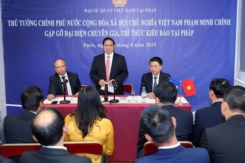 Thủ tướng làm việc với các chuyên gia kiều bào: Sẵn sàng góp sức để đất nước làm chủ các công nghệ chiến lược