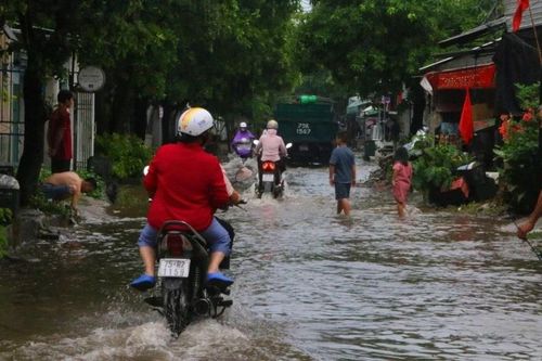 Thành phố Huế úng ngập giữa mùa hè