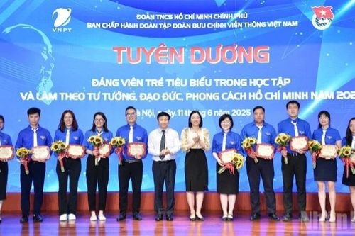 Tuyên dương đảng viên trẻ tiêu biểu trên 'mặt trận' công nghệ viễn thông