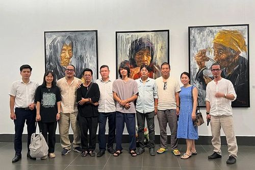 Triển lãm 'Chân dung thời gian' - Cuộc phiêu lưu của trái tim trên hành trình ký ức lịch sử