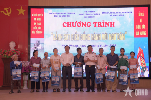 Hải đoàn 11 đồng hành với ngư dân TP Vinh (tỉnh Nghệ An)