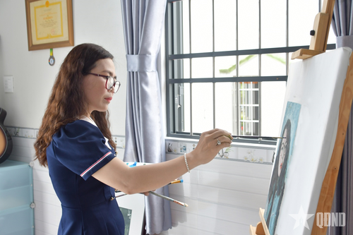 Đặng Kiều Uyên - người họa sĩ vẽ chân dung nhà báo bằng lòng tri ân