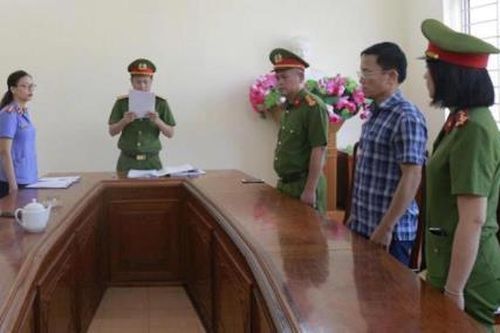 Khởi tố Chủ tịch xã vì để hư hỏng hàng trăm tấn xi-măng hỗ trợ xây dựng nông thôn mới