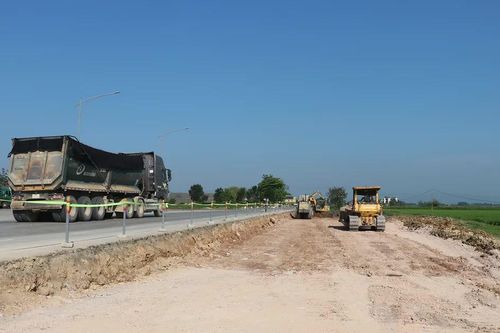 Nhiều dự án đường bộ hoàn thành trong năm 2025 đang chậm tiến độ