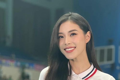 Đặng Thu Huyền từ hot girl bóng chuyền đến MC truyền hình