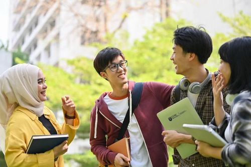 Cử nhân Malaysia nhận mức lương thấp