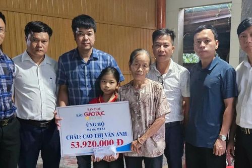 Trao gần 54 triệu đồng đến hoàn cảnh chị em cháu Vân Anh